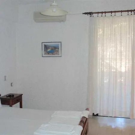 Fevro Hotel 2*