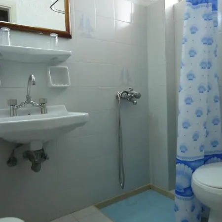 Fevro Hotel 2*