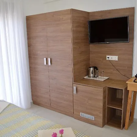 Fevro Hotel 2*